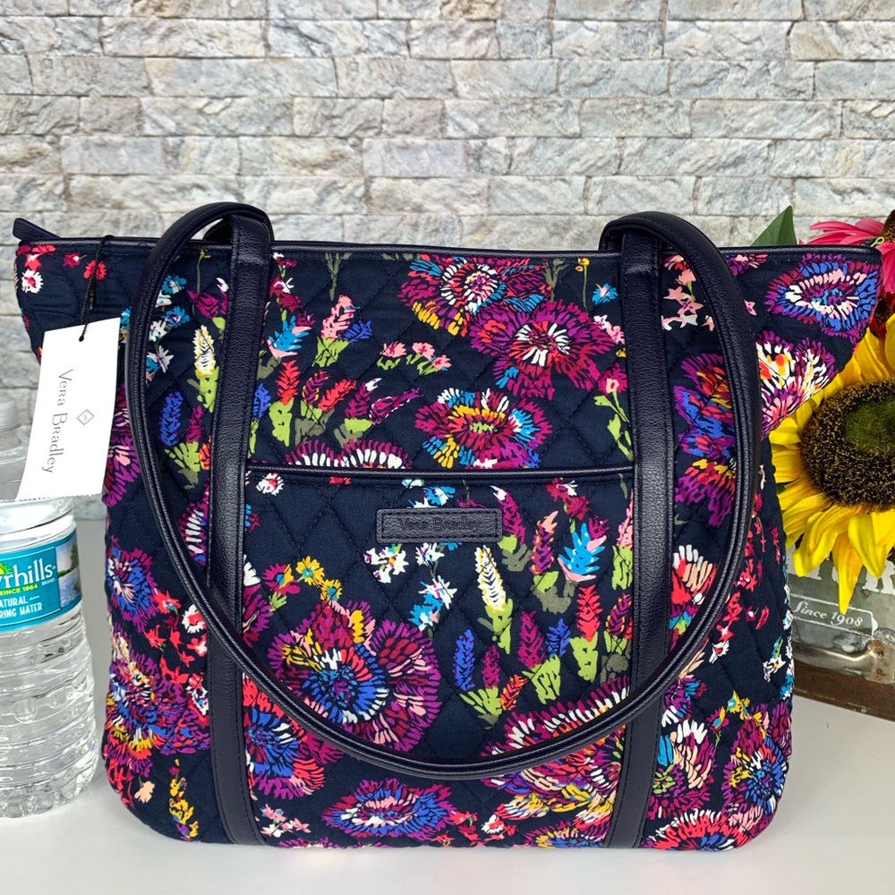 SOLD 🆕 Vera Bradley Small Trimmed Vera Tote Bag